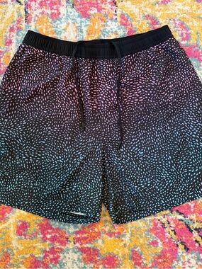 CHUBBIES 5.5” Gradient Dot Swim Shorts with Pink and Blue Accents Size Large